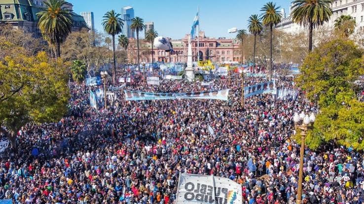 El techo se traspasa con una intensa y permanente movilización